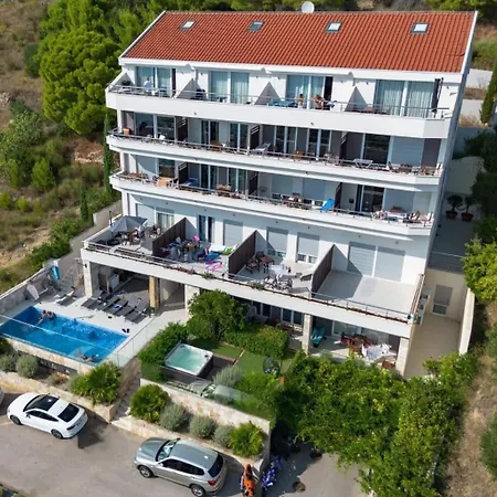 Luxury Jolara With Heated Pool Apartmán Mimice